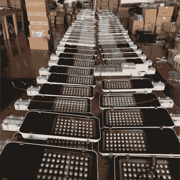 現(xiàn)貨4-8米太陽(yáng)能路燈促銷(xiāo) 太陽(yáng)能LED燈 景觀燈 高桿燈 生產(chǎn)廠家 支持來(lái)圖定制